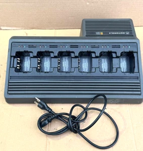 Caricabatteria radio Motorola 6 bay NTN1177B - Foto 1 di 6