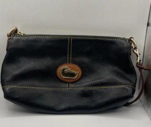Dooney and Bourke Champ Pouchette in Dark Navy LEGGERE E VEDERE FOTO - Foto 1 di 12