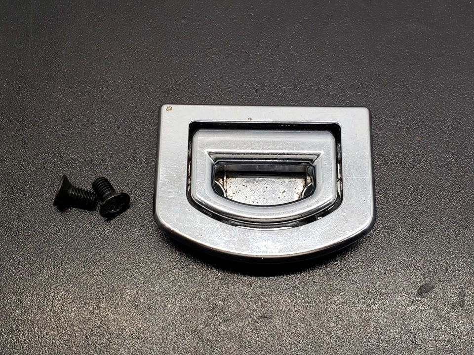 Anclaje de gancho de amarre OEM 1J0864203C para Audi A4 Quattro 1998-2008 Foto 1 de 3