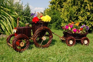 Traktor mit Hänger aus Korbgeflecht, Rattan, Körbe, Pflanzkorb, Pflanzkasten  - Bild 1 von 1