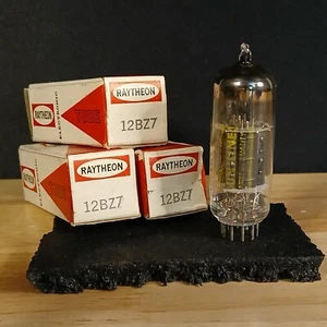 3 Tubi NOS Raytheon 12BZ7 neri abbinati nuovi con scatola - Foto 1 di 4