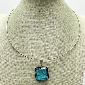 Blaue dichroitische Glas Anhänger Halskette silberfarben Halsband Draht Drehmoment - Bild 1 von 5