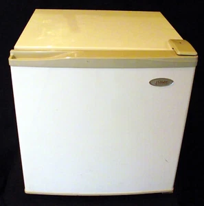 Haier Refrigerator - compact refrigerator, white, free-standing. - Picture 1 of 9