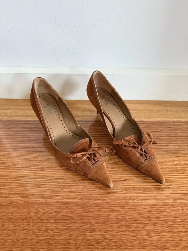 Hugo Boss - Gamuza Tostada - Talla 38 - Punta Punta Gatito Tacón - Suela Nueva Foto 1 de 4