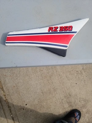 Capa lateral direita Yamaha RZ350 RZ 350 1984 1985 84 85 fabricante de equipamento original - Imagem 1 de 4
