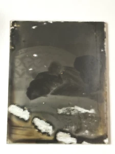 Antigua placa de vidrio negativa bebé y mujer bebé fotografía vintage - Imagen 1 de 4