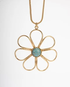 Long Women's Necklace With Golden Daisy Flower Pendant Vintage Style 60s - Picture 1 of 6