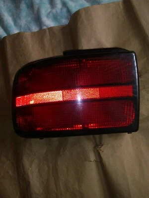 Oldsmobile Achieva 1996 luz trasera del conductor Foto 1 de 2