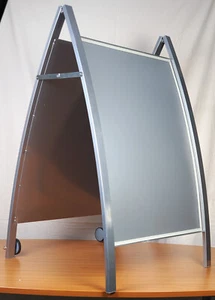 Premium Kundenstopper A1 mit Rollen und Magnetfolie - Bild 1 von 8