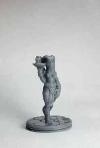 RESIN Alien Waitress1 32mm scale DnD Dungeons and Dragons Mini Sci Fi Fantasy - Picture 1 of 2