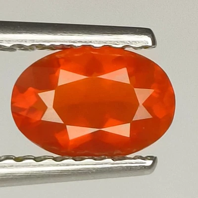 ALEGRE ÓPALO DE FUEGO NATURAL DE 0,54 quilates forma ovalada. Foto 1 de 4