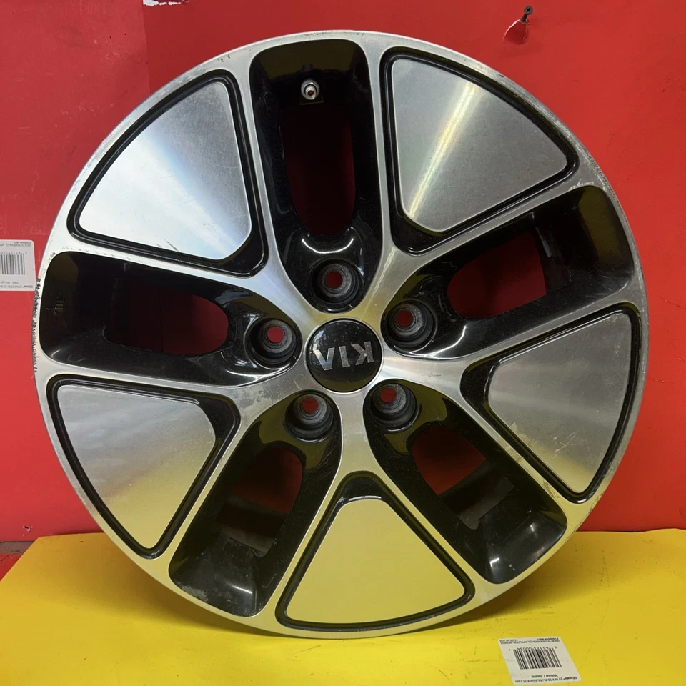 Rueda de fábrica de aleación Kia Optima 2011-2016 5 ranuras mecanizada y negra 17x6,5 OEM Foto 1 de 4