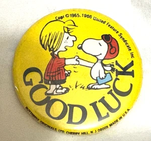 Prendedor insignia Snoopy menta patty buena suerte vintage años 60 mariposa hecho en EE. UU. - Imagen 1 de 2