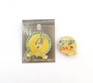 Warner Brothers HAPPY BIRTHDAY BUGS BUNNY Lapel Pin & Main Street USA Mickey Pin - Picture 1 of 4