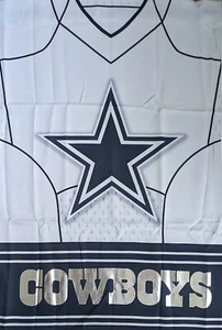 NFL Dallas Cowboys 29" x 43" Camiseta Doble Cara con Acentos de Lámina Casa Bandera - Imagen 1 de 9