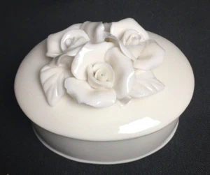 Oval Ivory Colored Roses Trinket Dish ~ Beautiful Details on the Roses ~ EUC! - Picture 1 of 11
