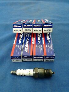 NOS ACDelco Spark Plugs R44TSX Set of 8 GM # 5613935