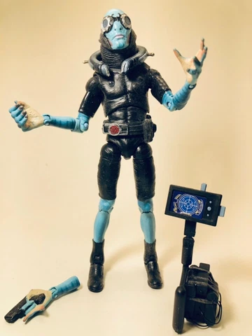 ABE SAPIEN HELLBOY II 2 SERIES 2 MEZCO 7 INCH ACTION FIGURE THE GOLDEN ARMY Cover