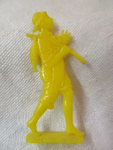 Vintage 1940er Kunststoff Cracker Jack Kaugummipreis gelber Junge mit Fisch NOSCO - Bild 1 von 2