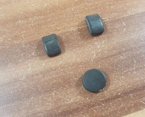 3x Gummi Füße Bottom Rubber Feet aus Lenovo ThinkPad Edge E520 - Bild 1 von 1