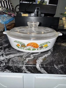 NUEVO Plato para hornear Corning Ware Merry Mushroom 8,5” con tapa de vidrio con hoyuelos - Imagen 1 de 8