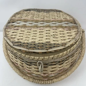 Cesta de costura vintage tejida redonda con tapa y mango con cierre de pestillo de contenido - Imagen 1 de 17
