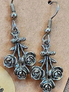 Hermosos Pendientes Colgantes Ramo Rosa Tono Plateado - Imagen 1 de 4