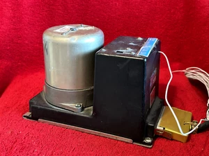 KING KG 102A DIRECTIONAL GYRO P/N 060-0015-00 WITH TRAY AND CONNECTOR - Bild 1 von 8