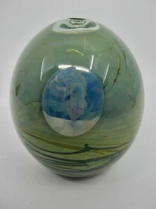 John Lewis Studio Kunst Glas Mond Flasche 1974 grün glänzend signiert 4,5" hoch - Bild 1 von 10