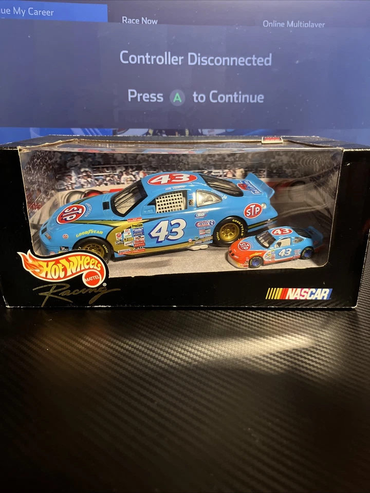 John Andretti #43 STP Hot Wheels Racing NASCAR Special 2 pacote de carros 1:24 e 1:64 - Imagem 1 de 1