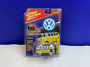 JOHNNY LIGHTNING 1/64 W/L CS CUSTOMS 1965 VW TYPE II SAMBA BUS DINNER SAMBA - Picture 1 of 8