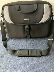 TARGUS Padded Black Computer Laptop Messenger Bag~Adjustable Shoulder Strap~17” - Picture 1 of 9