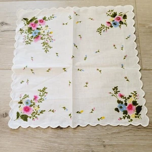 Vtg CLASSIC MULTI COLOR FLORAL SCALLOPED HANDKERCHIEF HANKIE Reds Greens - Picture 1 of 3