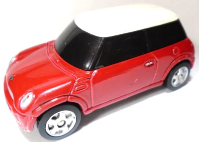 MAISTO MINI COOPER 1:64 RED 2 1/2" DIECAST CAR WITH WHITE ROOF - NICE - Image 1 of 4