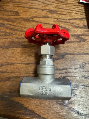 1/2" 316 SS 200 PSI Threaded Gate Valve  - Image 1 of 4