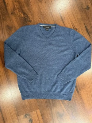 Suéter para hombre The Men's Store Bloomingdale's para hombre mediano azul marino cachemir cuello en V Foto 1 de 4