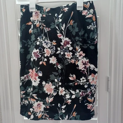 NUEVA Falda Lápiz Elástica Negra Casa Blanca Mercado Negro Talla 4 Estampado Floral Foto 1 de 3