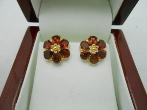 Gorgeous 14k Solid Yellow Gold Natural Garnet Flower Stud Earrings - Picture 1 of 9