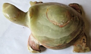 VINTAGE HAND CARVED GREEN ONYX TORTOISE PAPERWEIGHT FIGURINE, 4 1/4"x3 1/8" USED - Picture 1 of 5