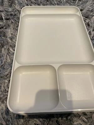 Juego de 4 bandejas/platos de almuerzo/picnic divididos Tupperware vintage, almendra 1535-6 Foto 1 de 4