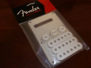 NEW - Genuine Fender Strat Accessory Kit - PARCHMENT, 099-1395-000 - Picture 1 of 1