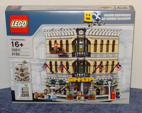 LEGO 10211 Grand Emporium Modular  New Sealed
