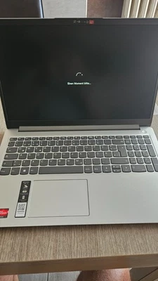 Lenovo IdeaPad 1 slim 15,6" Ryzen 3 7320U series 8 GB DDR4 512 GB SSD DE QWERTZ - Immagine 1 di 4