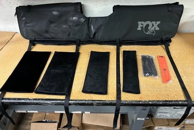 Almohadilla para puerta trasera Fox Mission - negra, media **PARCHEADA** Foto 1 de 4