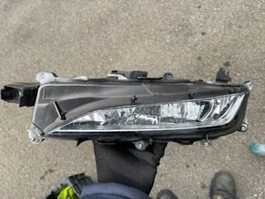 Lexus RX 450H 2021 front bumper fog light MDE1335444L CRR15367 DAMAGED LUGS - Picture 1 of 10