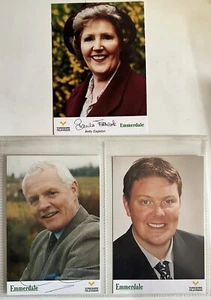 EMMERDALE SIGNED/UNSIGNED CARDS CHRIS CHITTELL PAULA TILBROOK DOMINIC BRUNT? - Picture 1 of 3