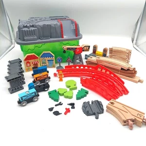 Hape Eisenbahn-Baukasten-Set integrierter Lagerbox Güterzug aus - Unvollständig - Bild 1 von 10