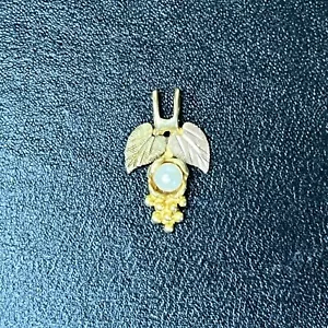 Vintage Tri Colored 10K Black Hills Gold Necklace Pendant Pearl Grapes 1.1G - Picture 1 of 4