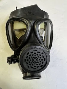 ISRAELI MILITARY M-15 GAS MASK Nos. With NATO Filter And Drinking Tube SIZE 1 - Picture 1 of 8