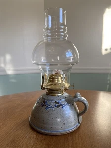 Künstler signierte Keramik Öllampe 11 cm groß blau Gemälde mit Glaskugel - Bild 1 von 7